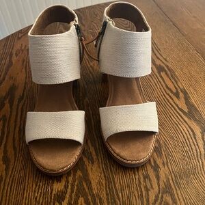 New TOM’s Milan Natural Closed Toe Heel